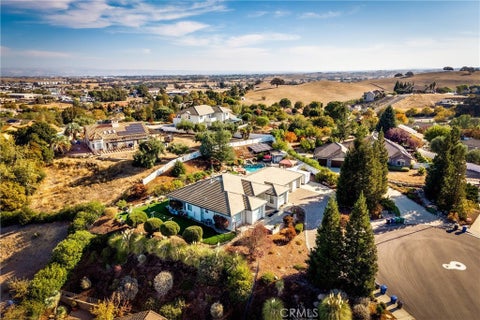 Tiny photo for 2017 Knollglen Court, Paso Robles, CA 93446 (MLS # NS26230926)