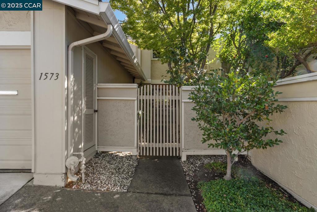 1573 Siskiyou Dr