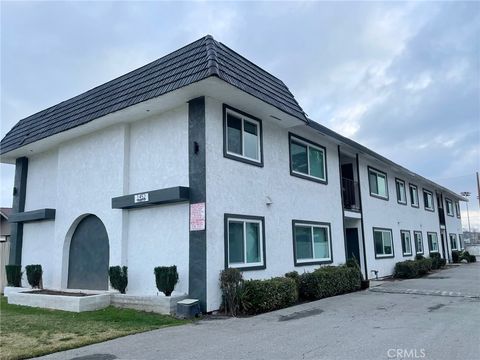 Photo of 1452 3rd Street #13, La Verne, CA 91750 (MLS # CV26043161)