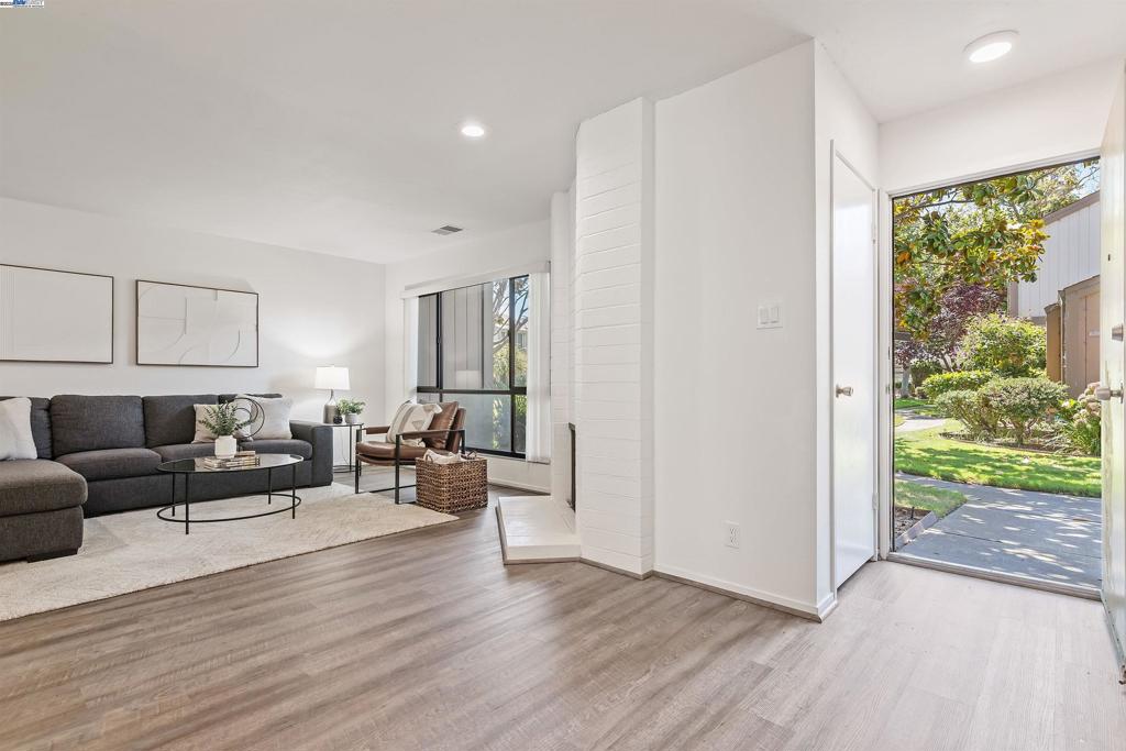 3334 Solomon Ln