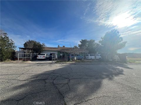 Photo of 17350 Sweetaire Ave, Lancaster, CA 93535 (MLS # SR26032745)