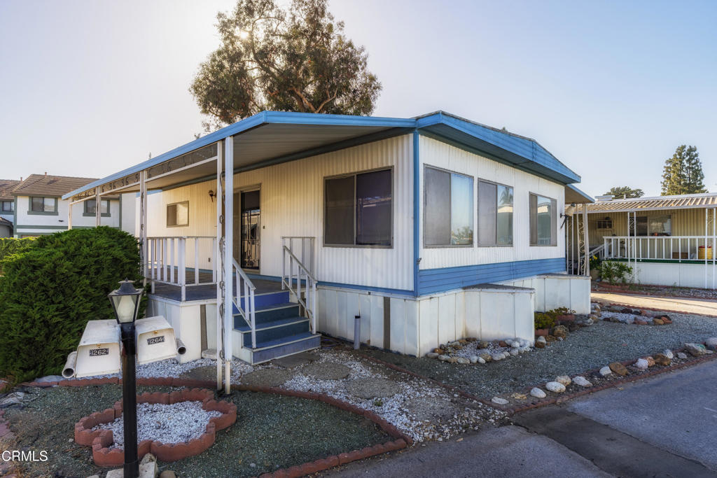 Fix and save! 2 bedroom, 2 bath home in the Oceanaire Mobile Home Park which is a family park. Community features a large clubhouse with spa and swimming pool. Area to wash your vehicles. Close to scenic beaches and hiking trails! Walking distance to elementary school, high school and Oxnard College.