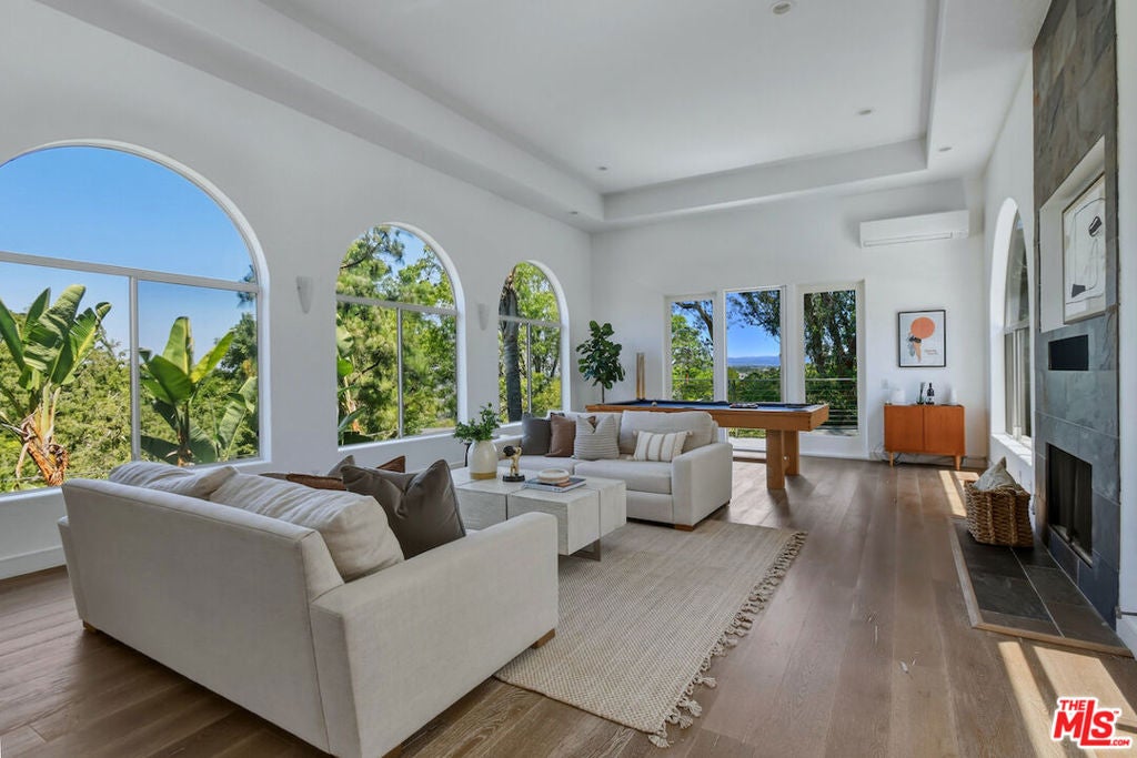 11528 Decente Drive