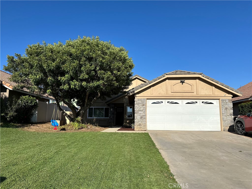 Charming home located in a well-established Moreno Valley neighborhood, directly across the street from both a high school and middle school. Conveniently situated near shopping centers with quick access to the freeway. Recently remodeled within the past year, including upgrades to the HVAC system and windows. The spacious backyard offers a blank canvas—perfect for bringing your creative outdoor ideas to life.
The kitchen features stylish countertops and quality cabinetry, offering both functionality and charm. Beautifully updated modern bathrooms and custom-built closets add a touch of luxury throughout the home. Moreno Valley continues to be a growing and desirable city—an ideal place to establish your future home.