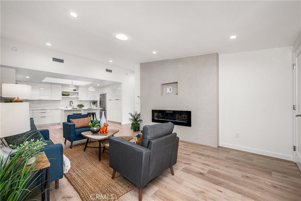 1080 Brookline Road 213B
