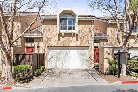 Photo of 51 Sea Crest Ter, Fremont, CA 94536 (MLS # 41120091)