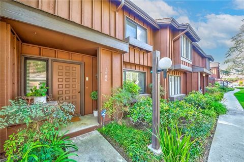 Photo of 1406 Dalmatia Dr, San Pedro, CA 90732 (MLS # SB25237250)