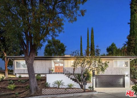 Photo of 3852 Sherview Drive, Sherman Oaks, CA 91403 (MLS # 26661953)