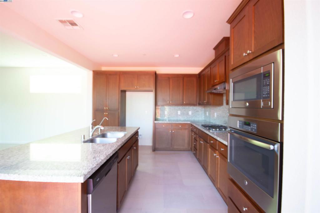 MOUNTAIN HOUSE - Residential