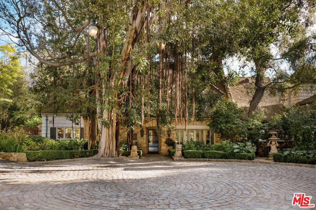 Photo of 9631 Cedarbrook Drive, Beverly Hills, CA 90210 (MLS # 26845965)