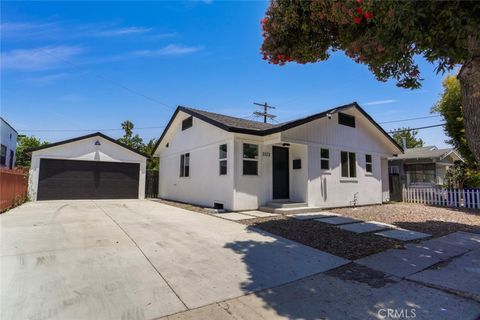 Photo of 3123 Hyde Park Boulevard, Los Angeles, CA 90043 (MLS # BB26071172)