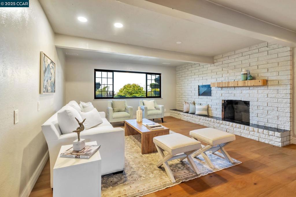 RICHMOND HEIGHTS - Residential