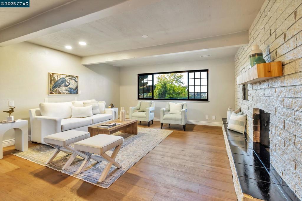 RICHMOND HEIGHTS - Residential