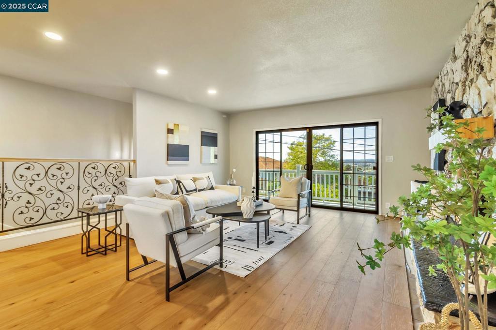 RICHMOND HEIGHTS - Residential