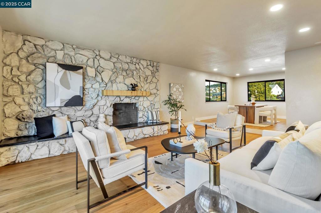 RICHMOND HEIGHTS - Residential