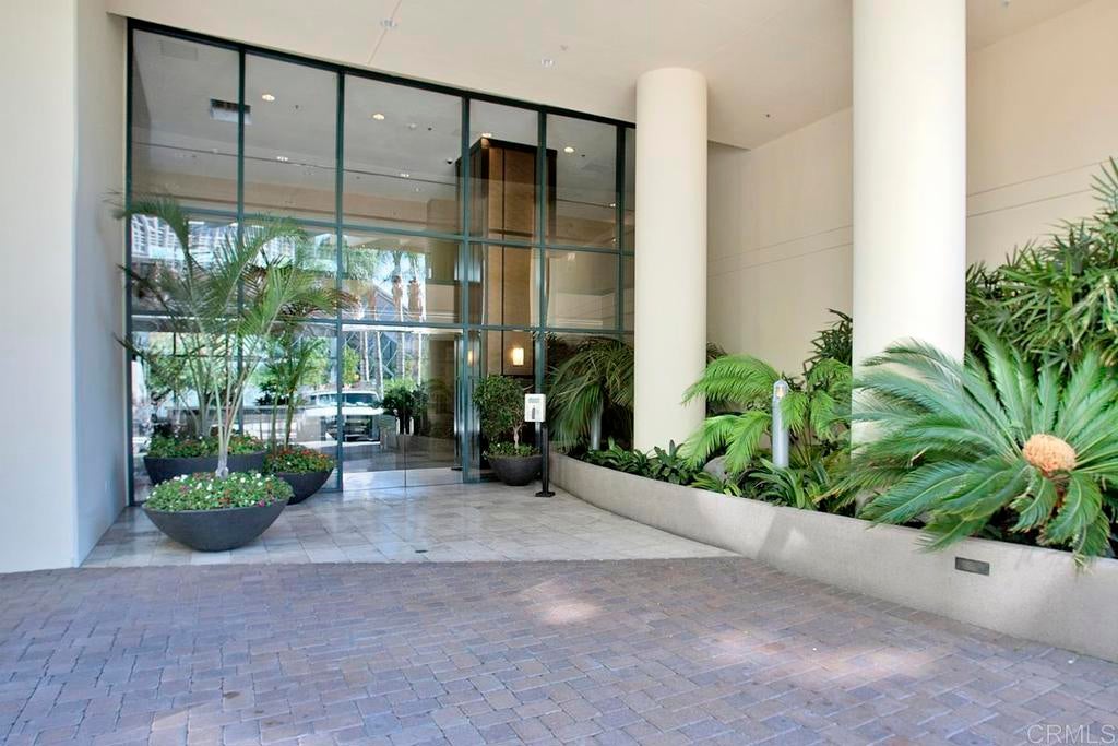 110 W Island Avenue