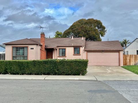 Photo of 1343 Fargo Avenue, San Leandro, CA 94579 (MLS # ML82034627)