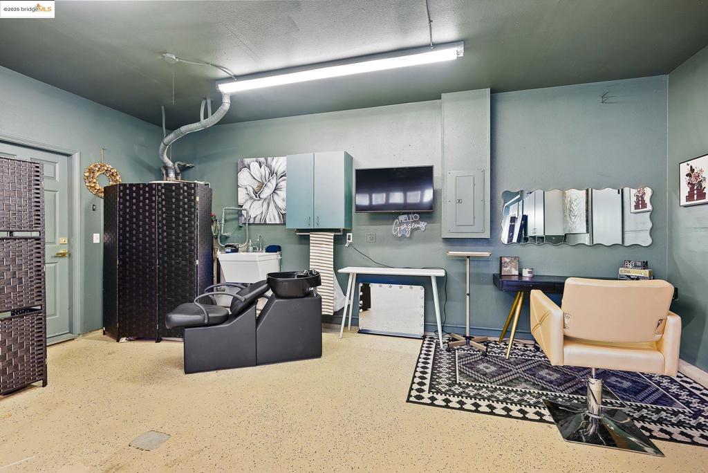 THE LAKES - Residential