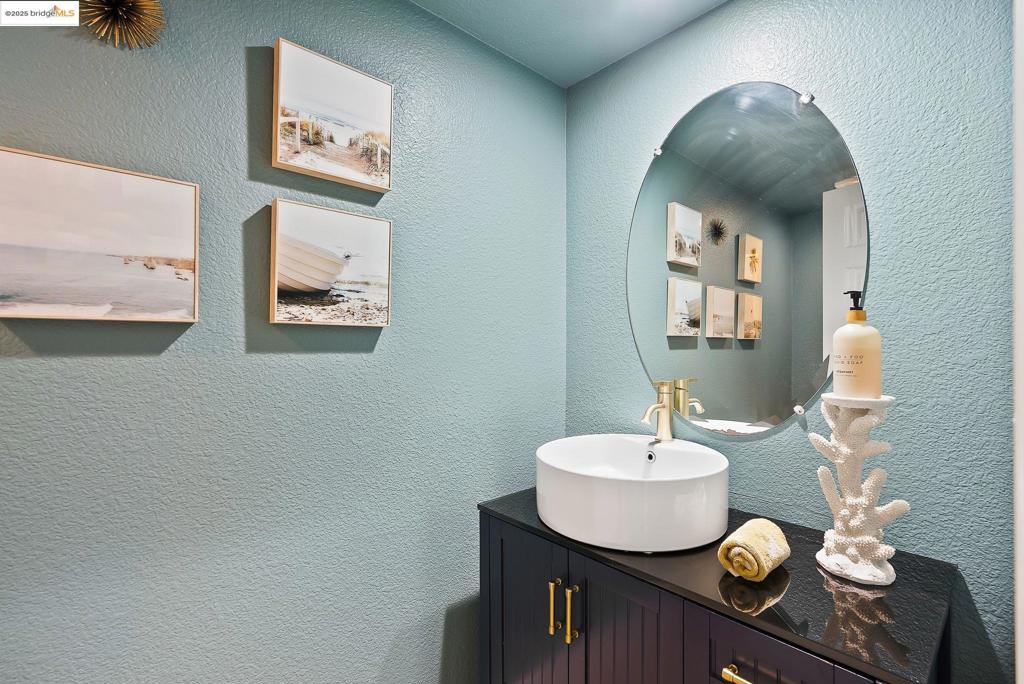 THE LAKES - Residential