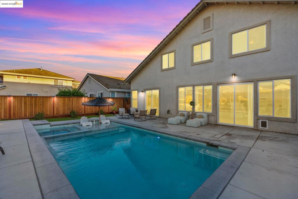 THE LAKES - Residential