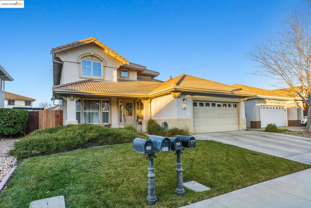 THE LAKES - Residential