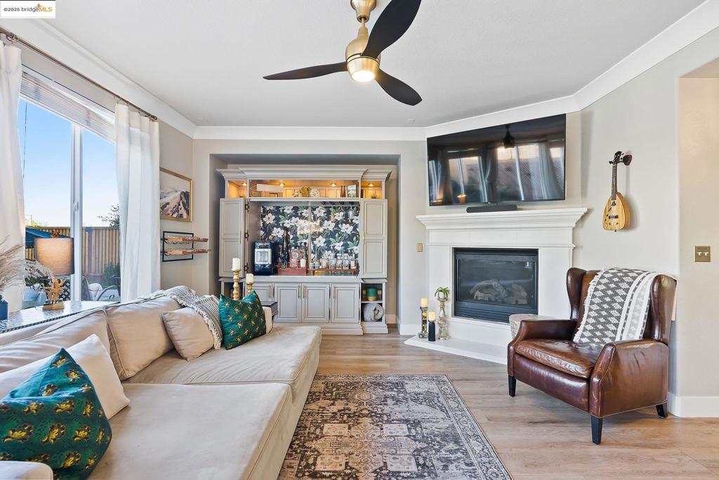 THE LAKES - Residential