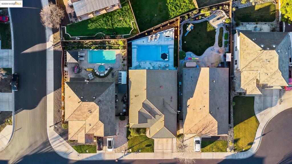 THE LAKES - Residential