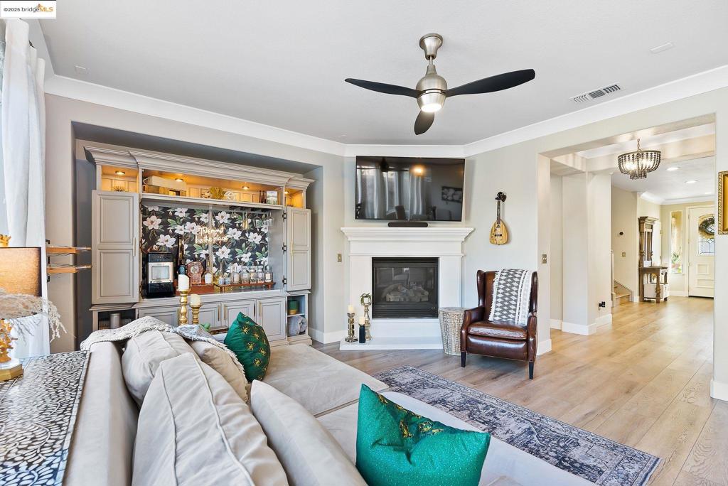 THE LAKES - Residential