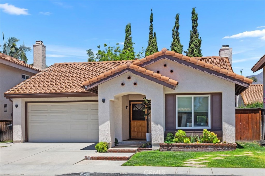 Welcome home to single-level living in the highly sought-after Vista Ladera community of Rancho Santa Margarita! This beautifully upgraded detached residence offers 2 bedrooms and 2 bathrooms, thoughtfully designed with an open layout, vaulted ceilings, and oversized windows that flood the home with natural light, creating a bright and airy atmosphere.
The spacious floor plan features new luxury vinyl plank flooring throughout, with the bedrooms thoughtfully positioned on opposite ends of the home for added privacy. The primary suite easily accommodates a king-size bed and includes an en-suite bathroom with sliding glass doors that open to the backyard.
Enjoy a modern white kitchen complete with quartz countertops, Shaker-style cabinetry, subway tile backsplash, and stainless steel appliances—perfect for entertaining or everyday comfort. The renovated bathrooms showcase spa-inspired finishes, including custom-tiled showers and premium fixtures.
Step outside into your private, fenced-in backyard, ideal for gatherings and relaxation. Highlights include artificial turf, a raised deck under mature trees, and a planter bed ready for homegrown vegetables.
Additional features include direct access to a two-car garage, plus off-street parking for two more vehicles. Enjoy the convenience of living within walking distance to parks, tennis courts, Trabuco Mesa School, and the vibrant Lago Santa Margarita Beach Club. Nature lovers will appreciate the proximity to hiking and mountain biking trails, as well as the Rancho Santa Margarita Dog and Skate Park.