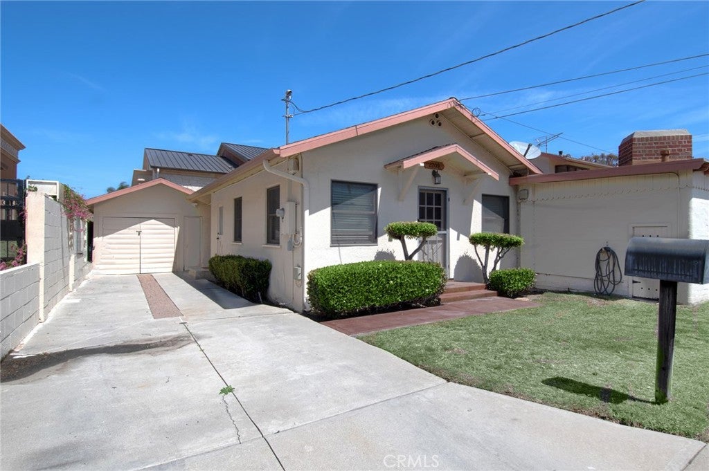 2209 Elden Avenue