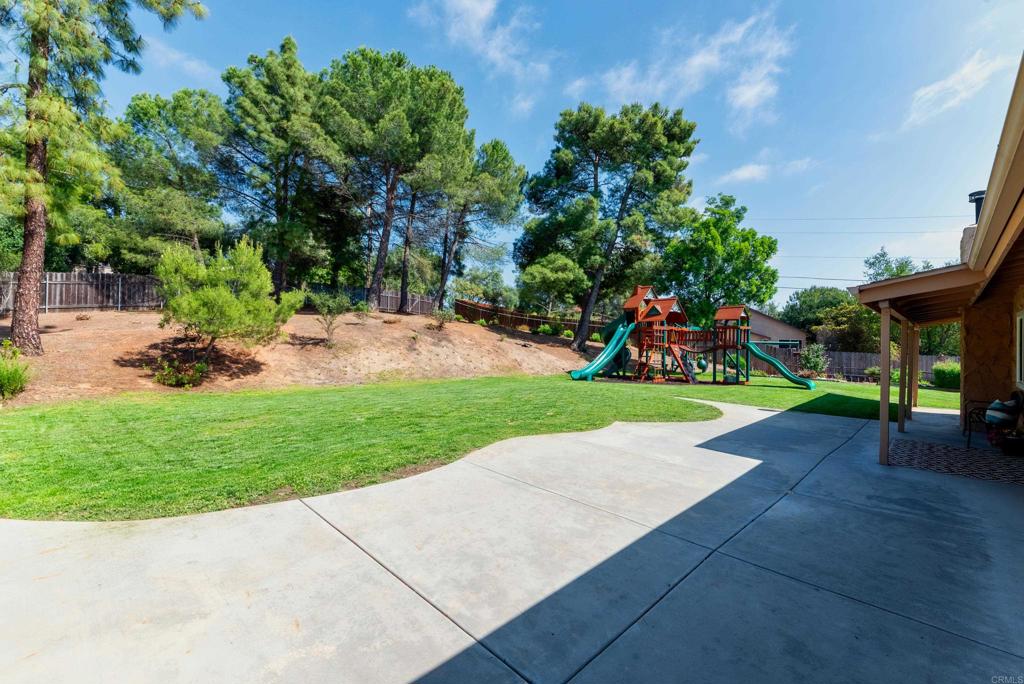 3008 N Victoria Dr
