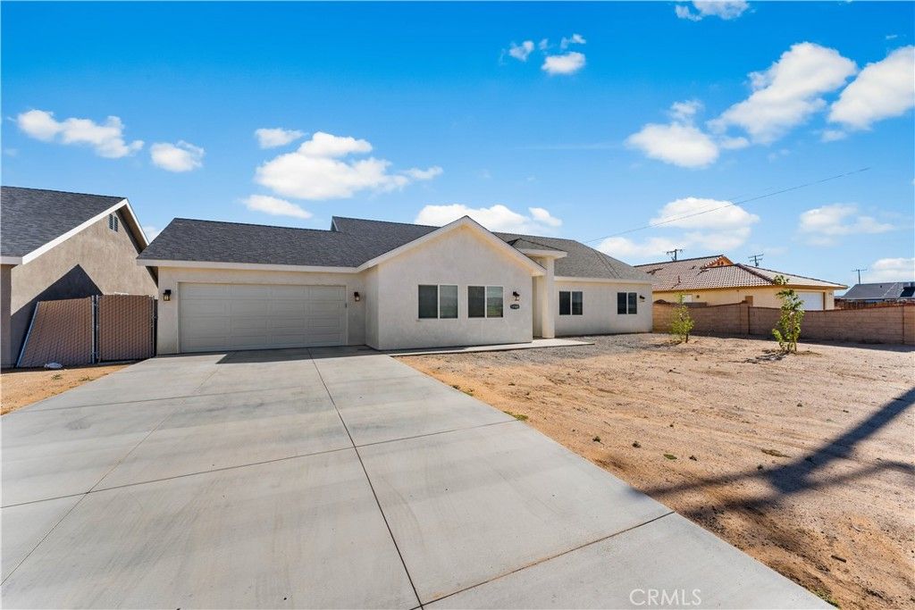 Photo of 10588 Peach Ave, California City, CA 93505 (MLS # SR25223295)