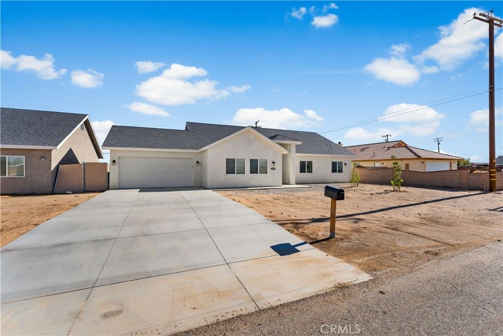 Photo of 10588 Peach Ave, California City, CA 93505 (MLS # SR25223295)