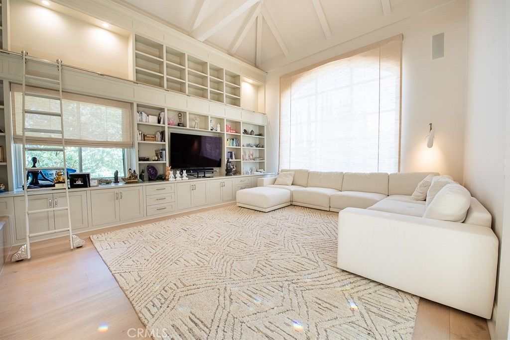 Photo of 17636 Camino De Yatasto, Pacific Palisades, CA 90272 (MLS # SR25154405)