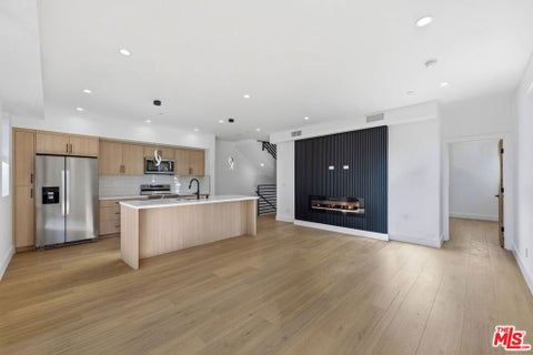 Photo of 13600 Burbank Boulevard, Sherman Oaks, CA 91401 (MLS # 26876437)