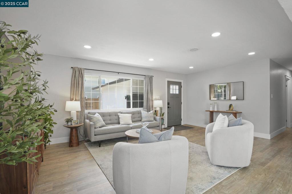 COLLEGE PARK - Residential