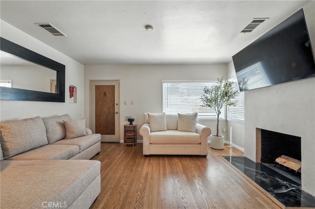 265 W Pershing Court