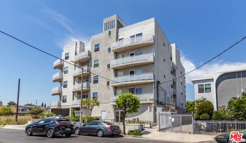 Photo of 1025 Dewey Avenue #303, Los Angeles, CA 90006 (MLS # 25609163)
