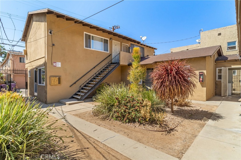 841 Cherry Avenue