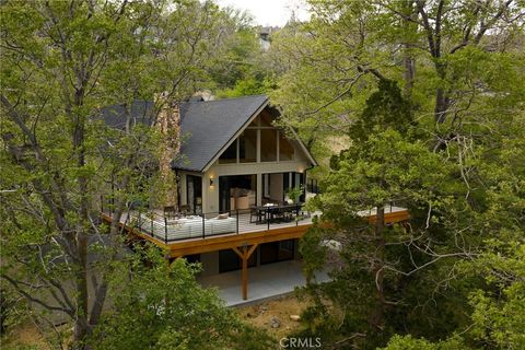 Photo of 27463 Alpen Dr, Lake Arrowhead, CA 92352 (MLS # IG26080968)