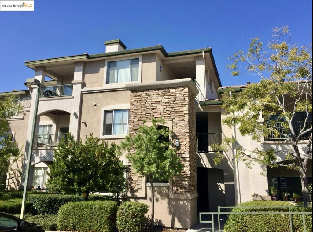 Welcome to 701 Gibson Dr Unit 828, a beautiful 2bed/2bath condo with a 1-car garage and uncovered parking space nestled in the highly sought-after and gated Villages of the Galleria. This stylish second-floor unit offers a blend of comfort, convenience, and luxury in one of Roseville's most desirable locations. The home features a well-designed floor plan, private balcony, and in-unit laundry. The community amenities include a pool with spa, 24-hour fitness center, clubhouse, playground, and a BBQ/picnic area. Situated just minutes from the Westfield Galleria and The Fountains at Roseville, this condo offers unparalleled access to shopping, dining, and entertainment!