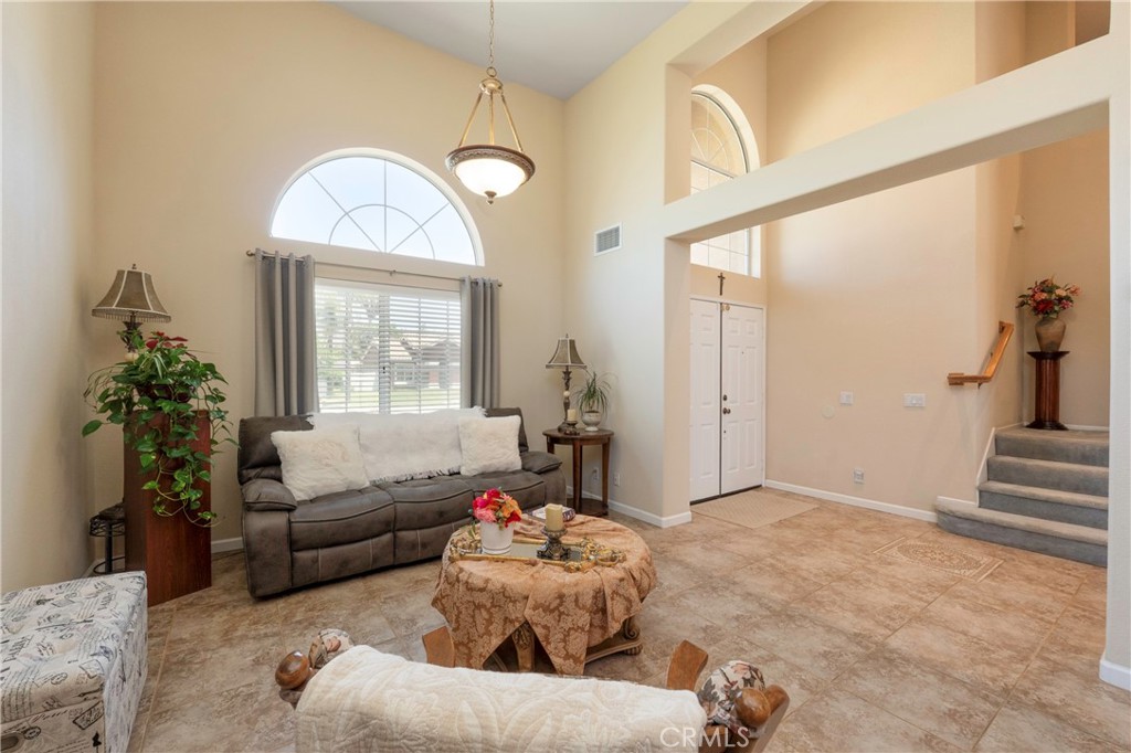 1348 Avenida Roundelay