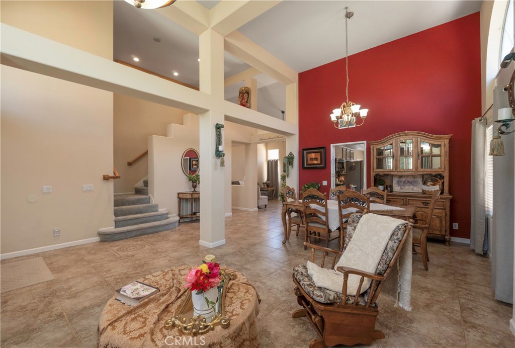 1348 Avenida Roundelay