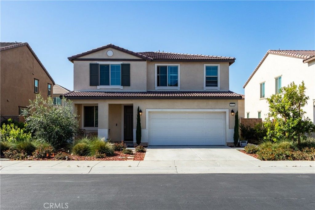 Photo of 571 E Alru St, Rialto, CA 92376 (MLS # CV26083637)