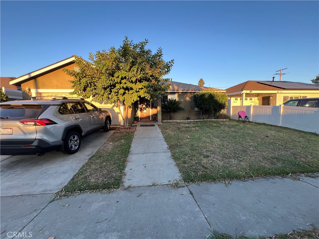 Nestled in the vibrant City of Bellflower, affectionately known as “The Friendly City”. This home offers both comfort and community. With excellent access to the Artesia (SR-91), Downey (I-105), and San Gabriel River (I-605) freeways, commuting to regional employment centers is smooth and convenient. This charming 1952-built residence features 4 bedrooms, 2 baths, and a brand-new roof, providing peace of mind for years to come. Whether you’re a first-time homebuyer or an investor, this well-priced property offers strong neighborhood fundamentals along with excellent rental income potential.