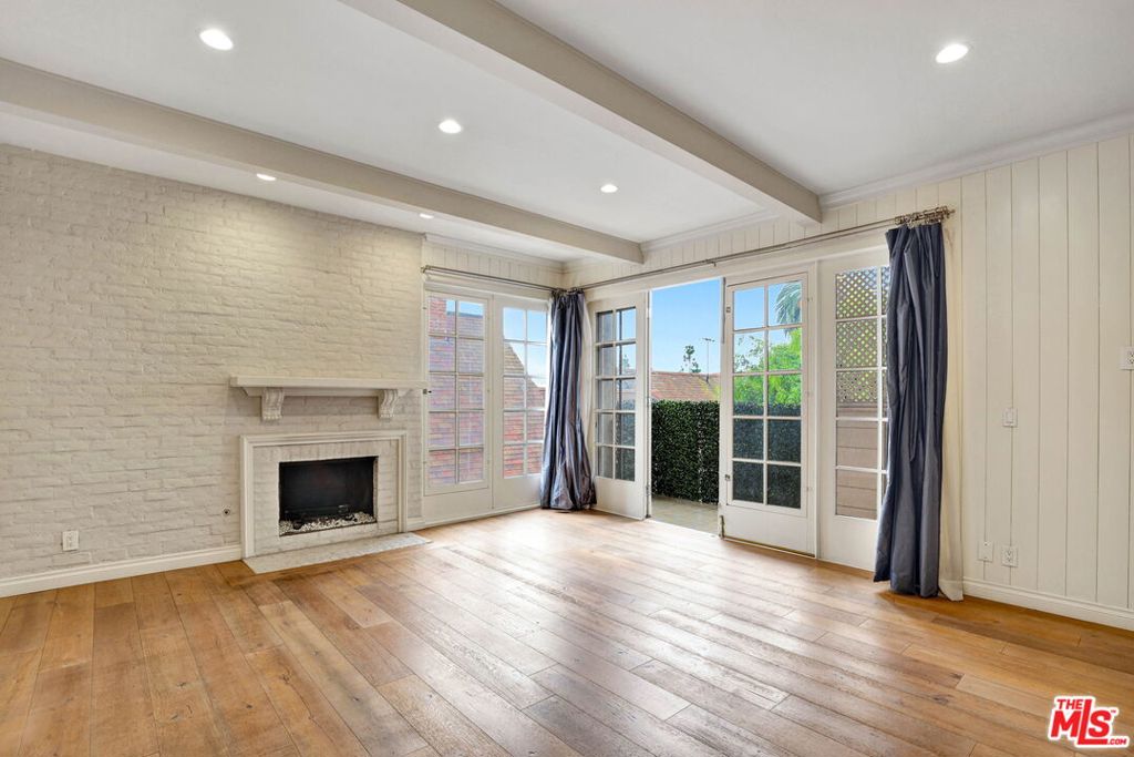 1260 S Beverly Glen Boulevard 304