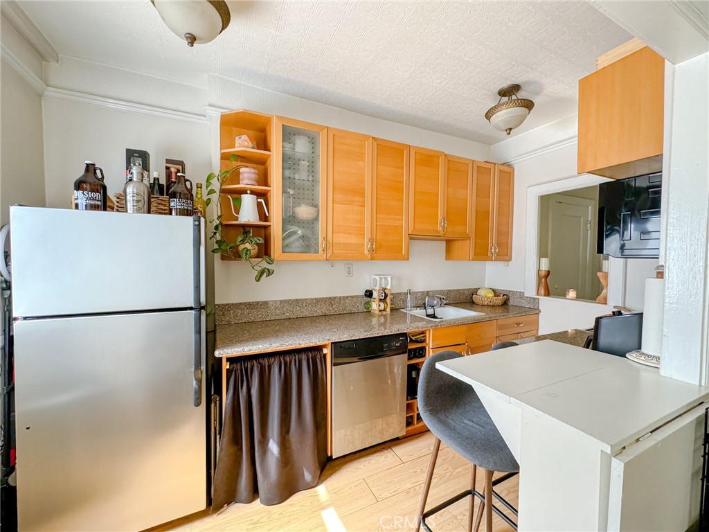 315 W 3rd Street 203