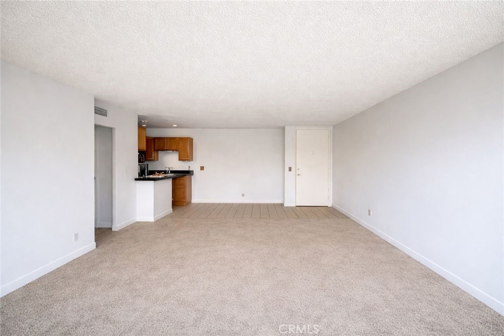 576 N Bellflower Blvd