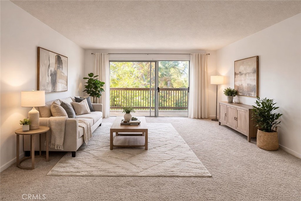 576 N Bellflower Blvd