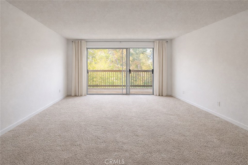 576 N Bellflower Blvd